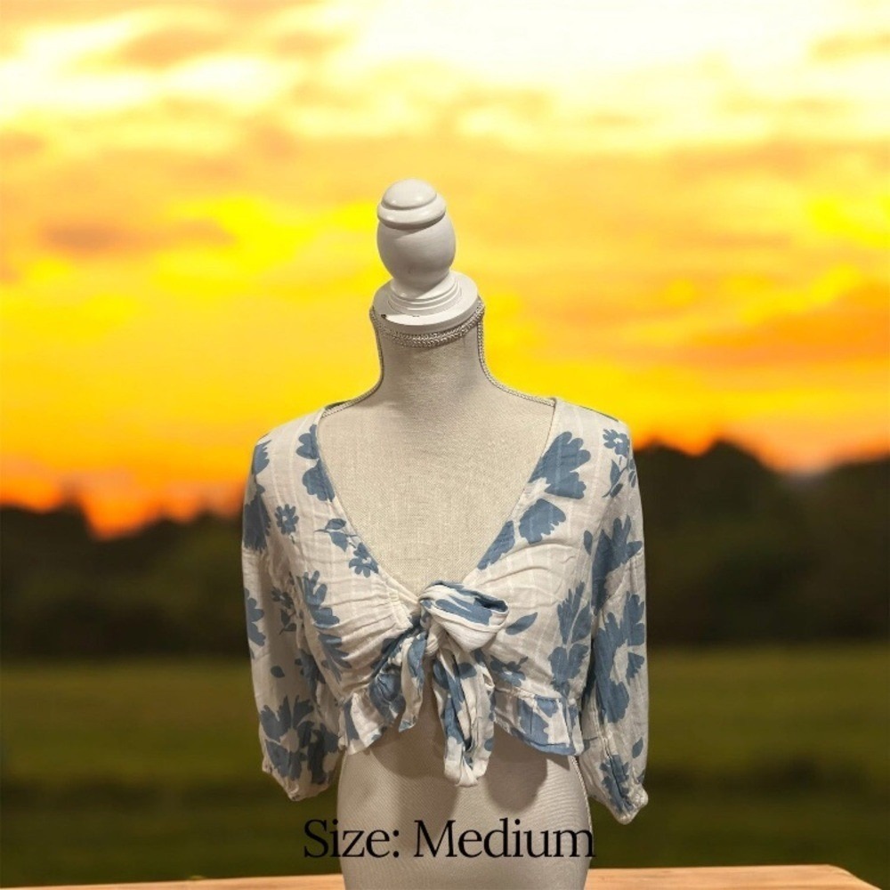 American Eagle Outfitters Cream Flutter Sleeve Crop Blouse